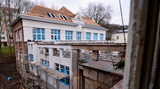 Dv zchátralé prvorepublikové budovy v litvínovské Tylov ulici u kdysi...