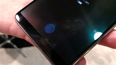 Smartphone Vivo se tekou otisk prst v displeji