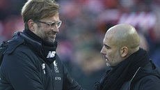 Trenéi Jürgen Klopp (Liverpool) a Pep Guardiola (Manchester City) ped utkáním...