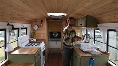 Bloger Michael Fuehrer z New Jersey vytvo�il ze starého �kolního autobusu...