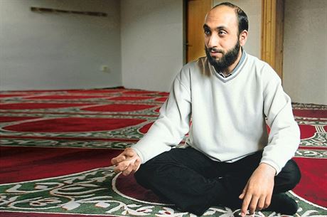 Muslimský duchovní vůdce Sámer Shehadeh v sídle Islámské nadace v Praze v roce... Muslimský duchovní vůdce Sámer Shehadeh v sídle Islámské nadace v Praze v roce...