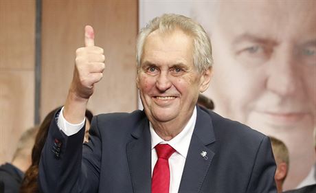 Milo Zeman oslavuje vítzství ve druhém kole prezidentských voleb. (27. ledna...