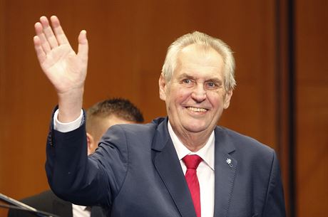 Milo Zeman oslavuje vítzství ve druhém kole prezidentských voleb. (27. ledna...