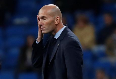 Trenér fotbalist Realu Zinedine Zidane bhem pohárového utkání proti Leganes.
