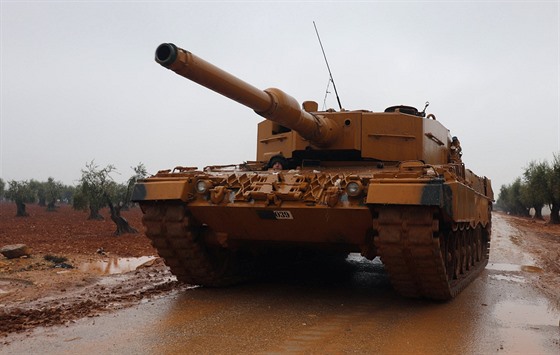 Turecký tank v syrském regionu Afrín (22. ledna 2018)