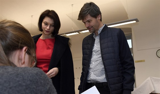 Marek Hilšer s manželkou při druhém kole prezidentské volby (26.1.2018)