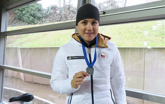 Stříbrná Karolína Erbanová po závodě Světového poháru v Erfurtu.
