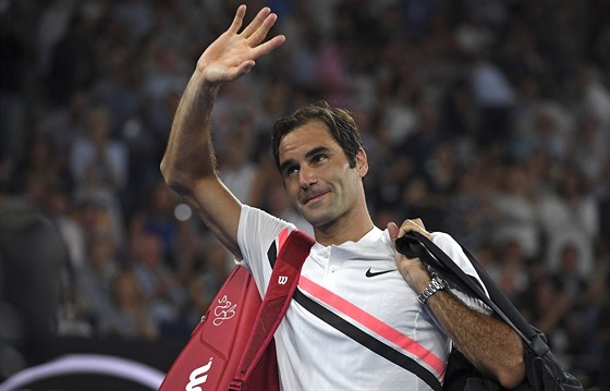 Švýcar Roger Federer se loučí s diváky po postupu do svého 30. grandslamového...