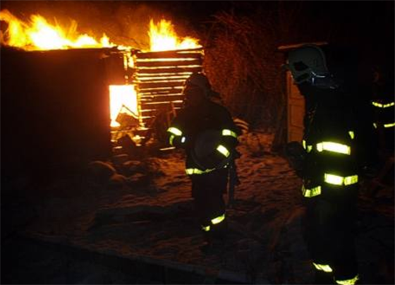 9. ledna 2009 - V Ostravě při požáru zahradní chatky u staveniště dálničního...