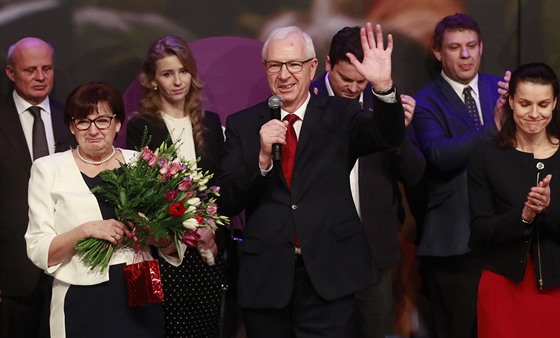 Neúspný kandidát na prezidenta Jií Draho s manelkou Evou. V pozadí Michal...