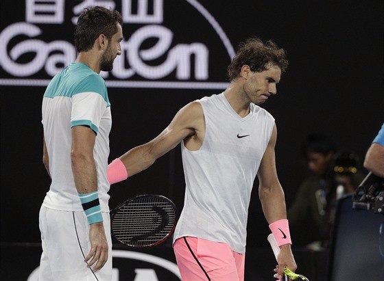 panlský tenista Rafael Nadal (vpravo) se louí s jevitm jménem Australian...