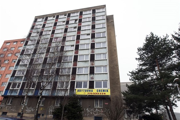 Nkolik desítek obyvatel perovské ubytovny Chemik se muselo do pondlí 29....