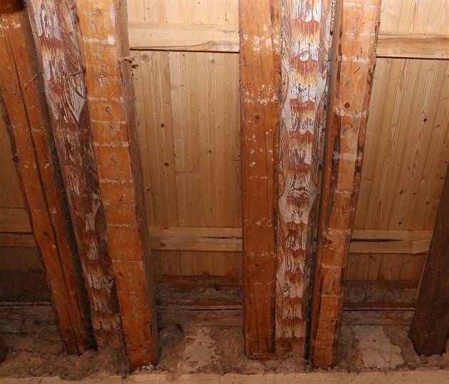 Pro srovnání - strop v panské oratoi, který se bude restaurovat letos.