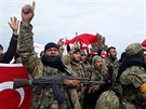 Bojovníci Syrské svobodné armády podporovaní Tureckem se chystají k boji s...
