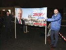 Píznivci prezidenta Miloe Zemana ped sídlem TV Barrandov (22. ledna 2018)