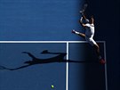 Roger Federer hraje jednoruný bekhend v osmifinále Australian Open.