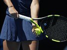 Dánka Caroline Wozniacká podává v semifinále Australian Open.