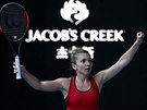 Svtová jednika Simona Halepová slaví postup do finále Australian Open.