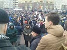 Na Tverské ulici v Moskv se kolem Pukinovy sochy seel dav lidí (28. ledna...