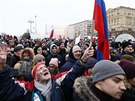 Stoupenci ruského opoziního vdce Alexeje Navalného provolávají slogany bhem...