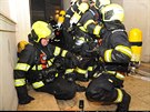 Mezi lehce zrannými byli i dva profesionální hasii. Podle informací iDNES.cz...