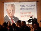 Novini ekaj na tiskovou konferenci Miloe Zemana v jeho praskm volebnm...