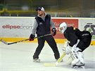 Marek Zapletal coby trenér branká prvoligových hokejist Vsetína.