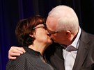Manelé Drahoovi se na závr setkání v Brn s volii políbili. (21. 1. 2018)