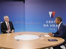 Hodinovou diskuzi s prezidentem Miloem Zemanem vede moderátor Televizních...