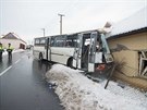 Nehoda autobusu v Haluzicích na Zlínsku.