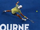 Tomá Berdych v duelu s Rogerem Federerem ve tvrtfinále Australian Open.