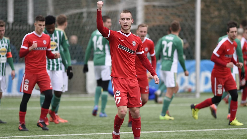 Milo� Kratochvíl z Brna se raduje z gólu proti Bohemians.