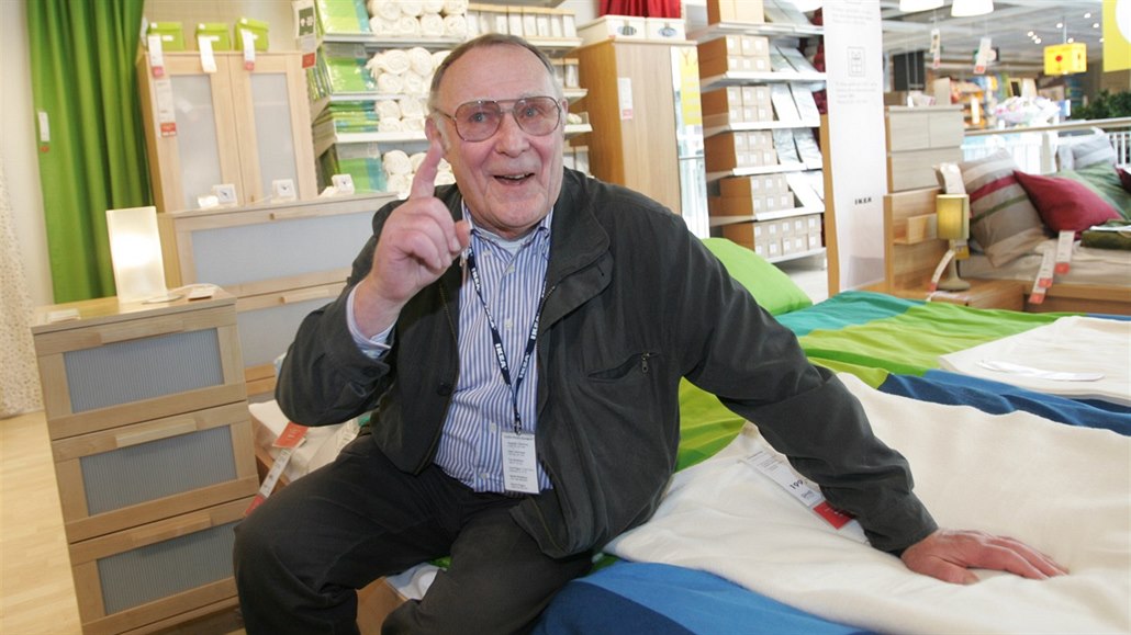 Zakladatel nábytká�ského gigantu IKEA Ingvar Kamprad v pobo�ce na �erném Most�...