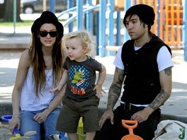 Ashley Simpsonová, Pete Wentz a jejich syn Bronx (26. září 2010)