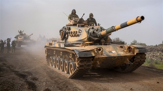 Tureck tanky vjdj do syrskho Afrnu (22. ledna 2018)