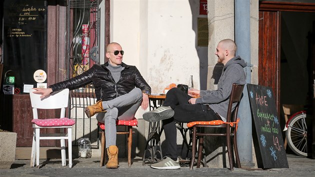 Poas se v lednu zblznilo. Vy teploty zpsobuj puen strom a probouzen vel. Poas si se zmrzlinou uily tak dti. (29. ledna 2018)