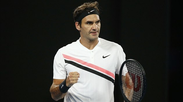 Roger Federer slav zisk prvnho setu ve finle Australian Open.