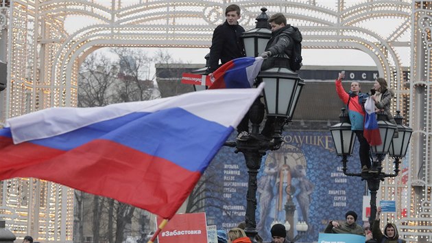 Stoupenci ruského opozičního vůdce Alexeje Navalného  během protestu v Moskvě (28. ledna 2018).