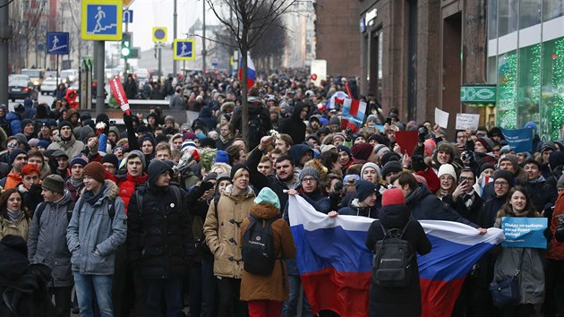 Stoupenci ruského opozičního vůdce Alexeje Navalného během protestu v Moskvě (28. ledna 2018).