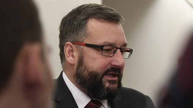 Poslanec Pavel Růžička po jednání sněmovního mandátového a imunitního výboru, který pokračoval v projednávání soudní žádosti o jeho vydání (23. ledna 2018)