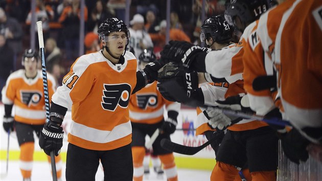 Travis Konecny oslavuje vstelenou branku do st New Jersey.