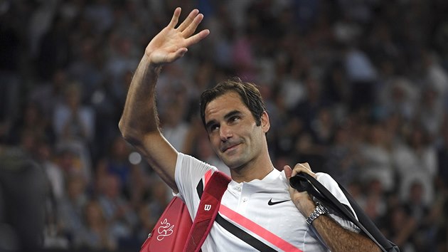 Švýcar Roger Federer se loučí s diváky po postupu do svého 30. grandslamového finále kariéry.