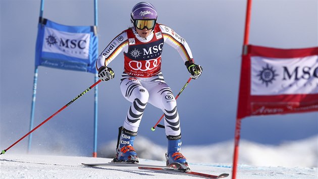 Nmka Viktoria Rebensburgov klikuje mezi brankami obho slalomu v zvod Svtovho pohru v Lenzerheide.