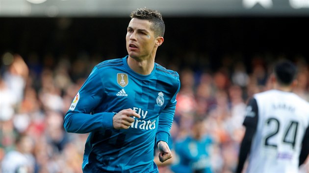 PROMNIL I DRUHOU PENALTU. Cristiano Ronaldo slav svj druh gl do st Valencie.