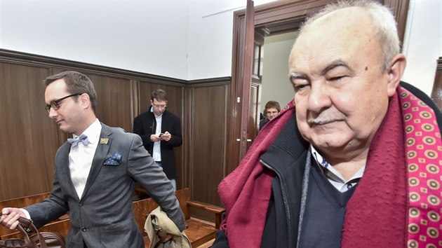Obvodní soud pro Prahu 1 uložil Adamu B. Bartošovi dvouletý trest s odkladem na tři roky. Bartoše podpořil také neúspěšný prezidentský kandidát Petr Hannig (26. ledna 2018).