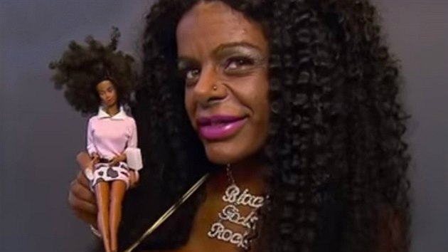 Martina Big touží vypadat jako černošská panenka Barbie.