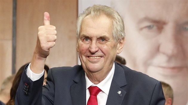 Miloš Zeman oslavuje vítězství ve druhém kole prezidentských voleb. (27. ledna...