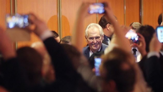 Miloš Zeman, vítěz druhého kola prezidentských voleb, opouští volební štáb v...