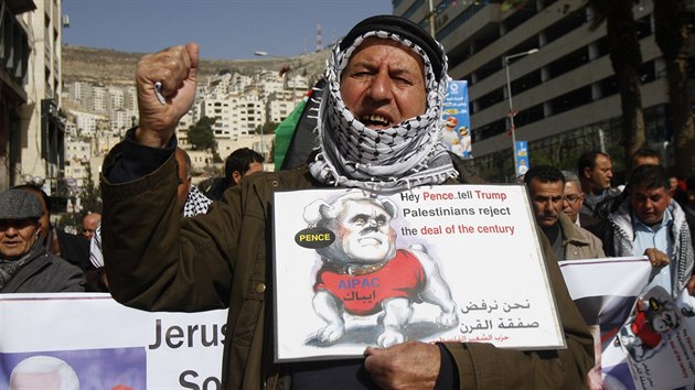 Palestinci ve mst Nbulus na Zpadnm behu Jordnu protestuj proti nvtv americkho viceprezidenta Mikea Pence v Izraeli. (22. ledna 2018)