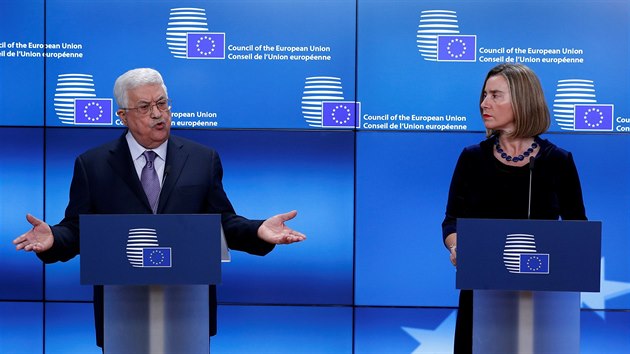 Palestinsk prezident Mahmd Abbs a fka evropsk diplomacie Federica Mogherini na spolen tiskov konferenci v Bruselu. (22. ledna 2018)